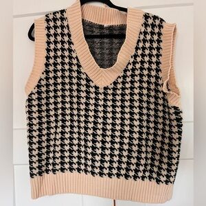 Size small (oversized) cream and black houndstooth v neck sweater vest